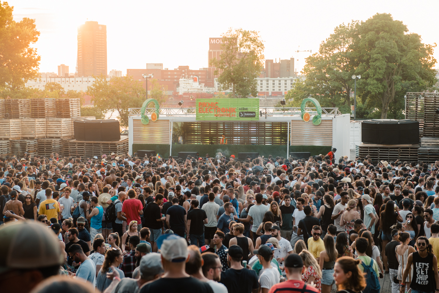 Plein de beau monde sur le party pour le Piknic Électronik x Ton Barbier! (PHOTOS)