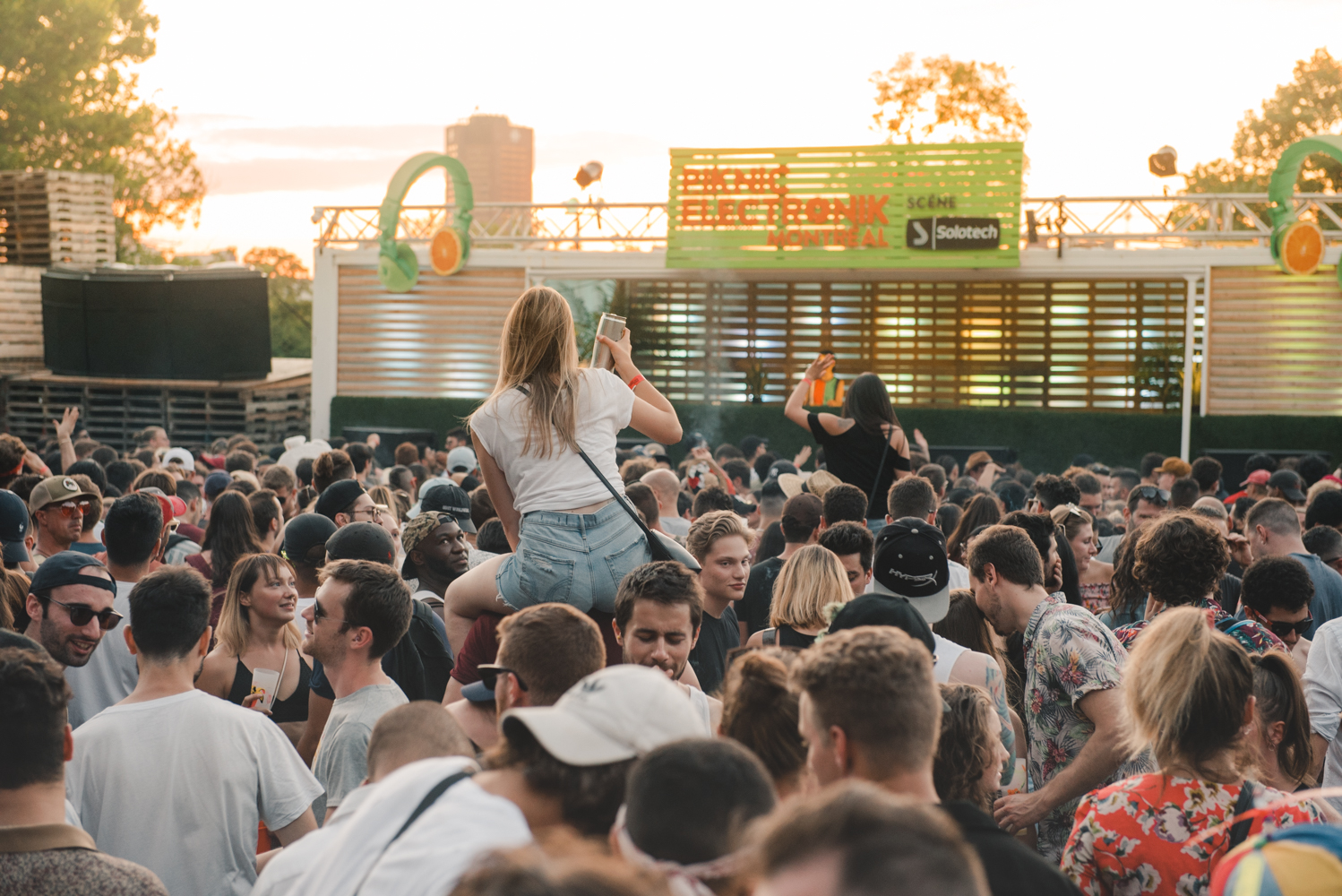 Plein de beau monde sur le party pour le Piknic Électronik x Ton Barbier! (PHOTOS)