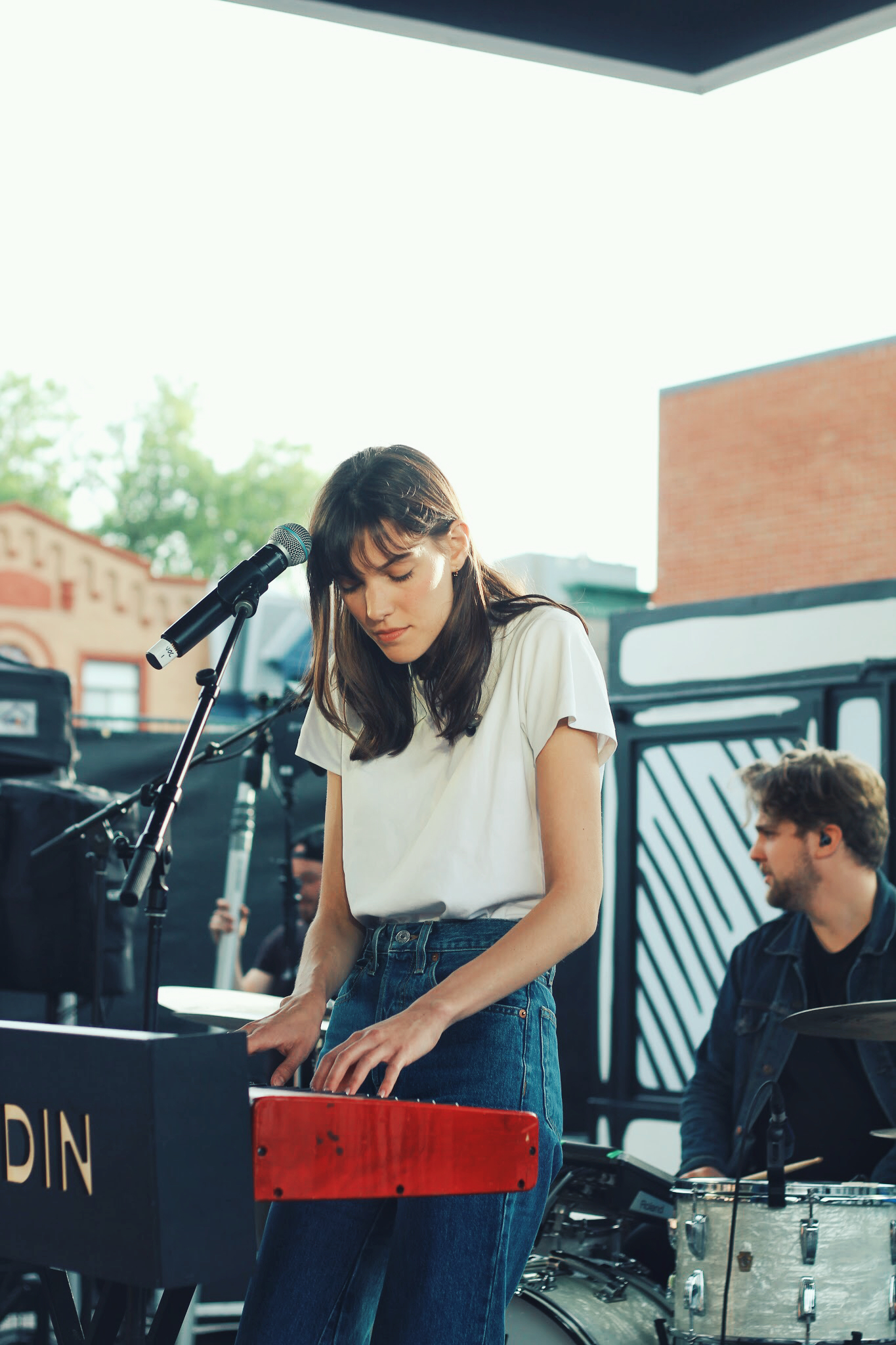 Charlotte Cardin en concert privé dans le lave-auto de MURAL par Joshua Vides (PHOTOS)