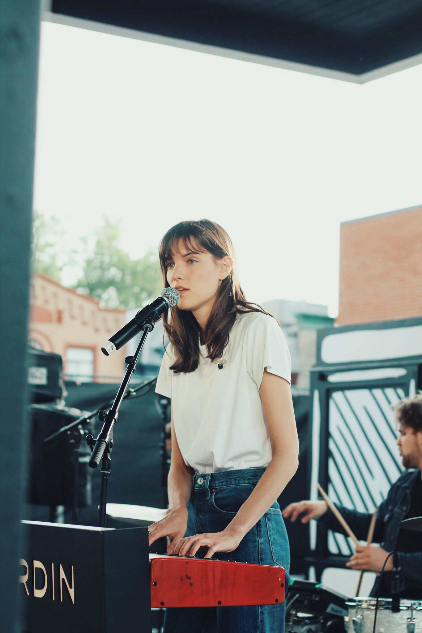 Charlotte Cardin en concert privé dans le lave-auto de MURAL par Joshua Vides (PHOTOS)