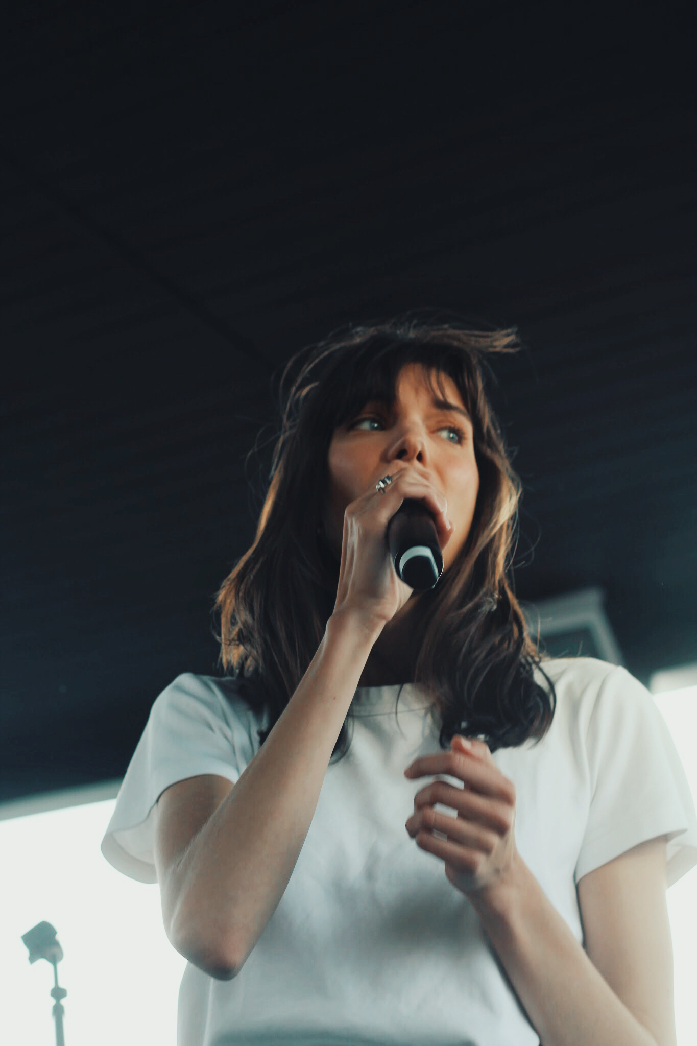 Charlotte Cardin en concert privé dans le lave-auto de MURAL par Joshua Vides (PHOTOS)