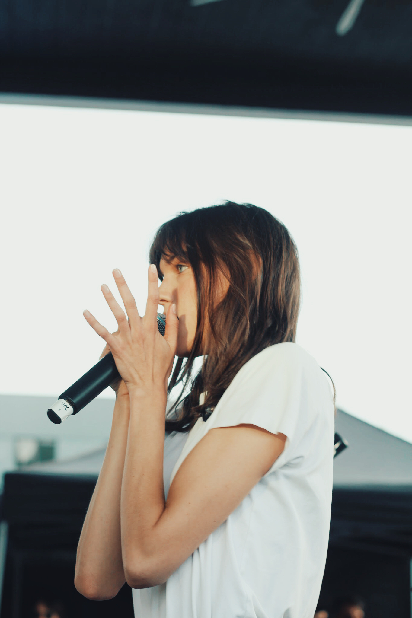 Charlotte Cardin en concert privé dans le lave-auto de MURAL par Joshua Vides (PHOTOS)