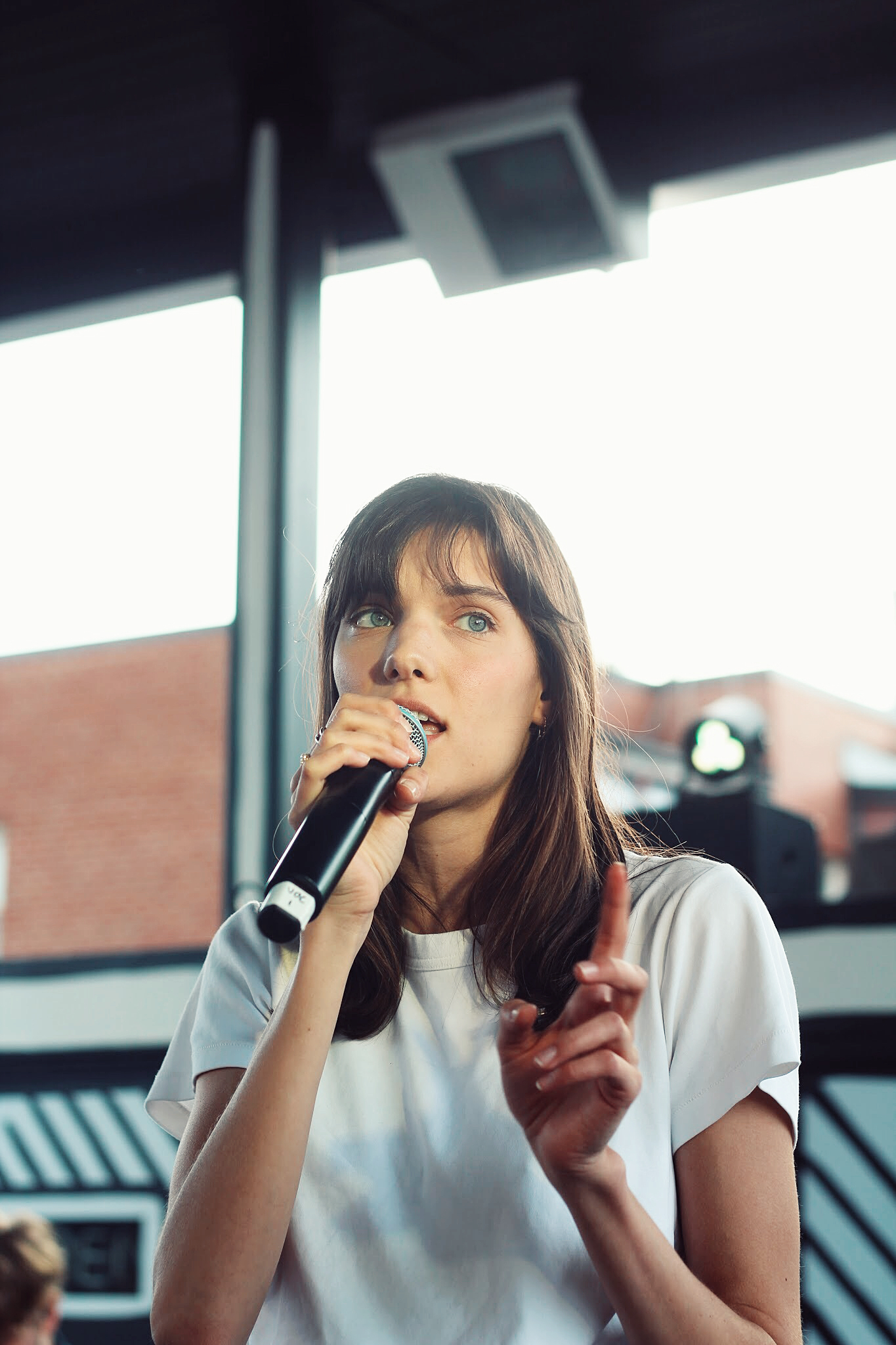 Charlotte Cardin en concert privé dans le lave-auto de MURAL par Joshua Vides (PHOTOS)