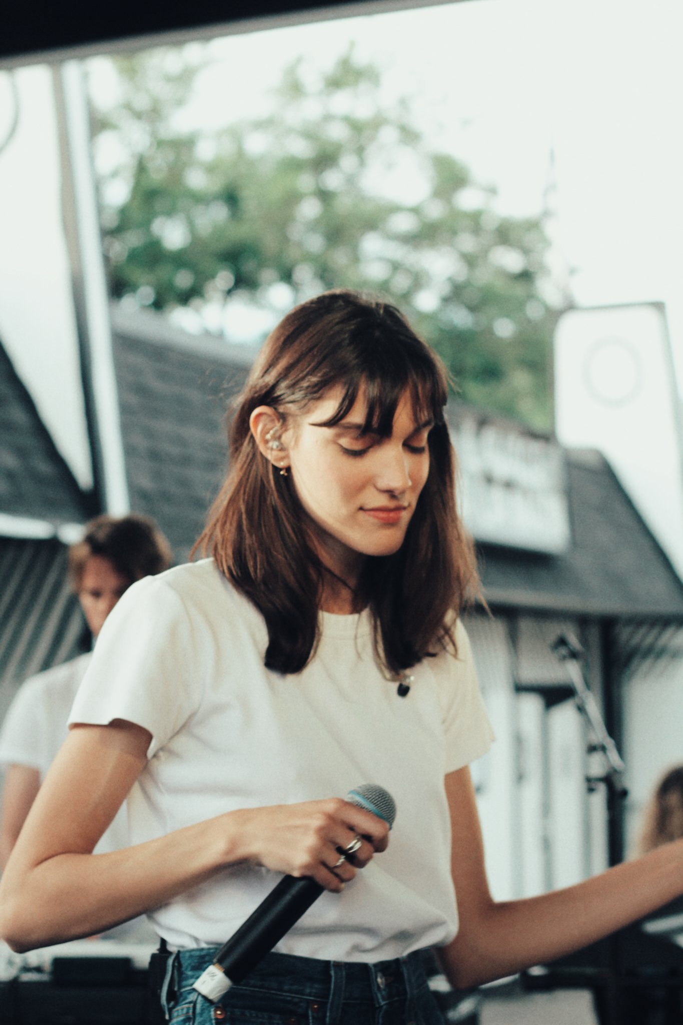 Charlotte Cardin en concert privé dans le lave-auto de MURAL par Joshua Vides (PHOTOS)