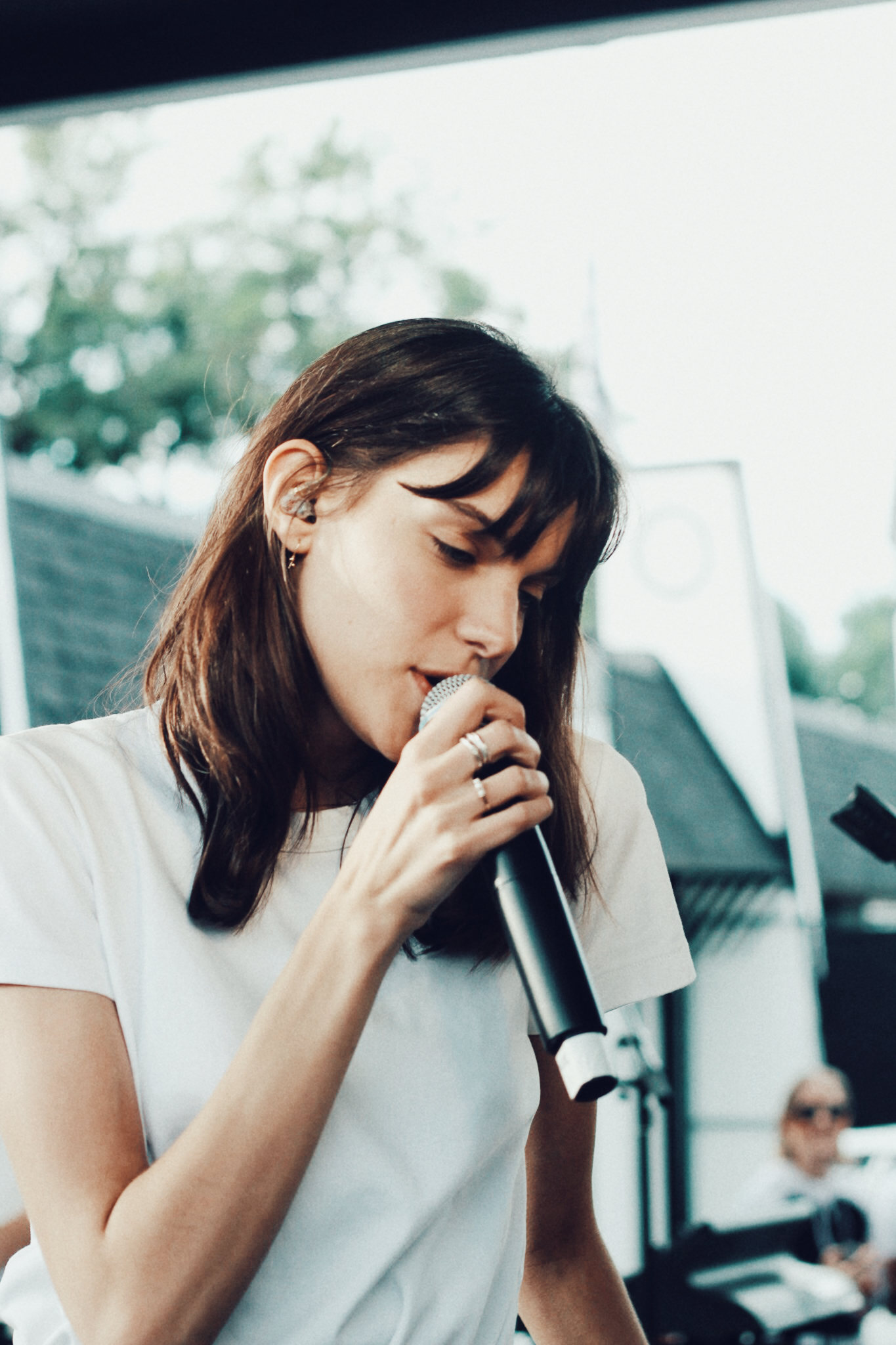 Charlotte Cardin en concert privé dans le lave-auto de MURAL par Joshua Vides (PHOTOS)