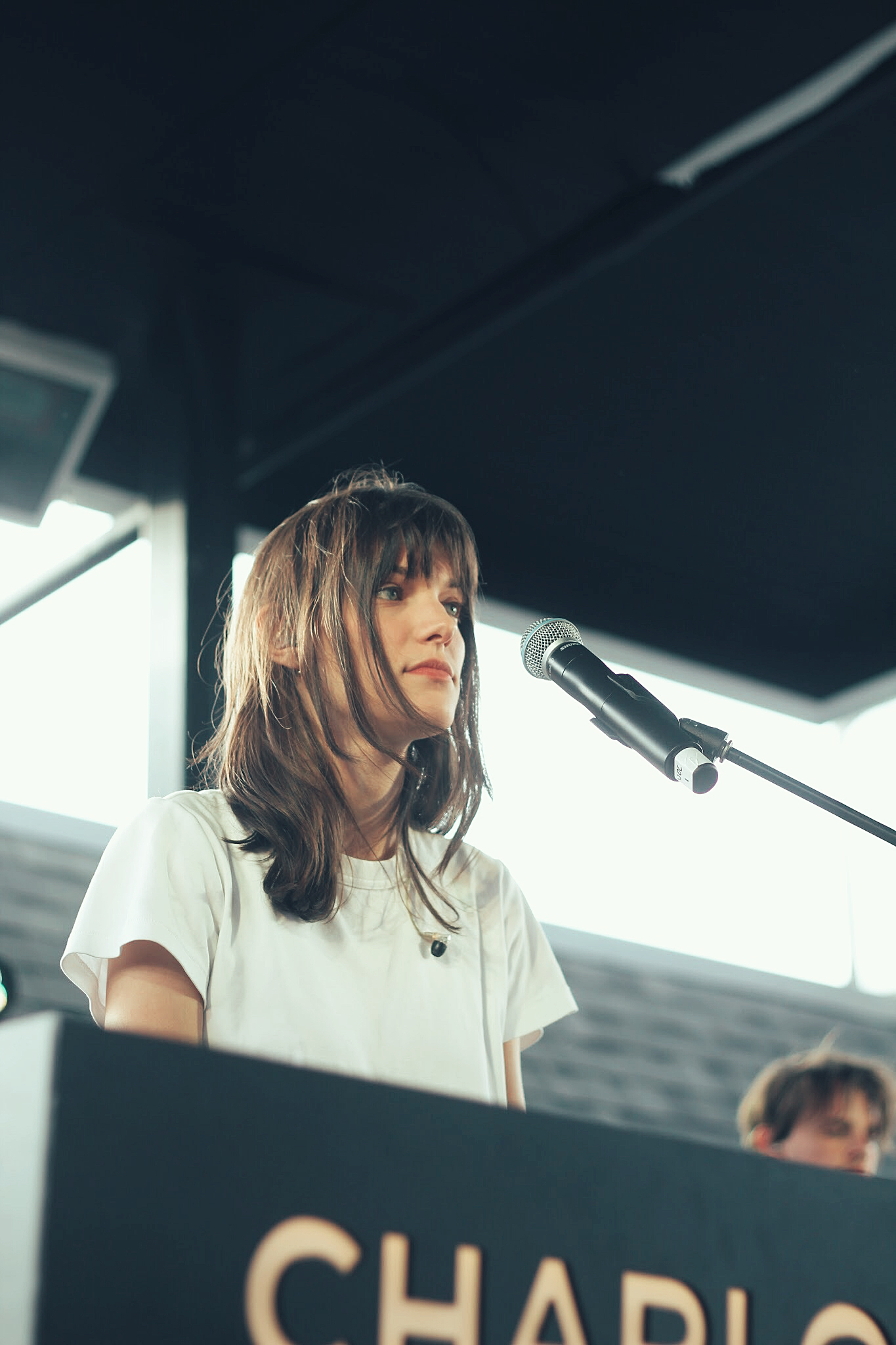 Charlotte Cardin en concert privé dans le lave-auto de MURAL par Joshua Vides (PHOTOS)