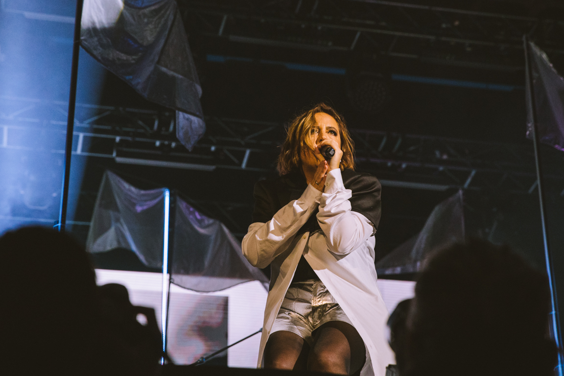 Les Francos sont lancées: Le Néo-soul-disco-pop-électro funky show d'Ariane Moffatt en photos