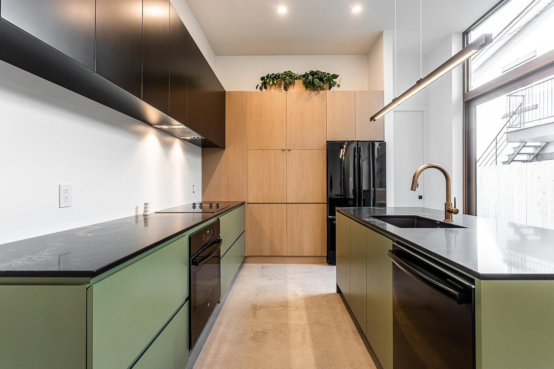 Un condo incroyablement épuré et minimaliste à vendre dans Villeray pour 750 000$!