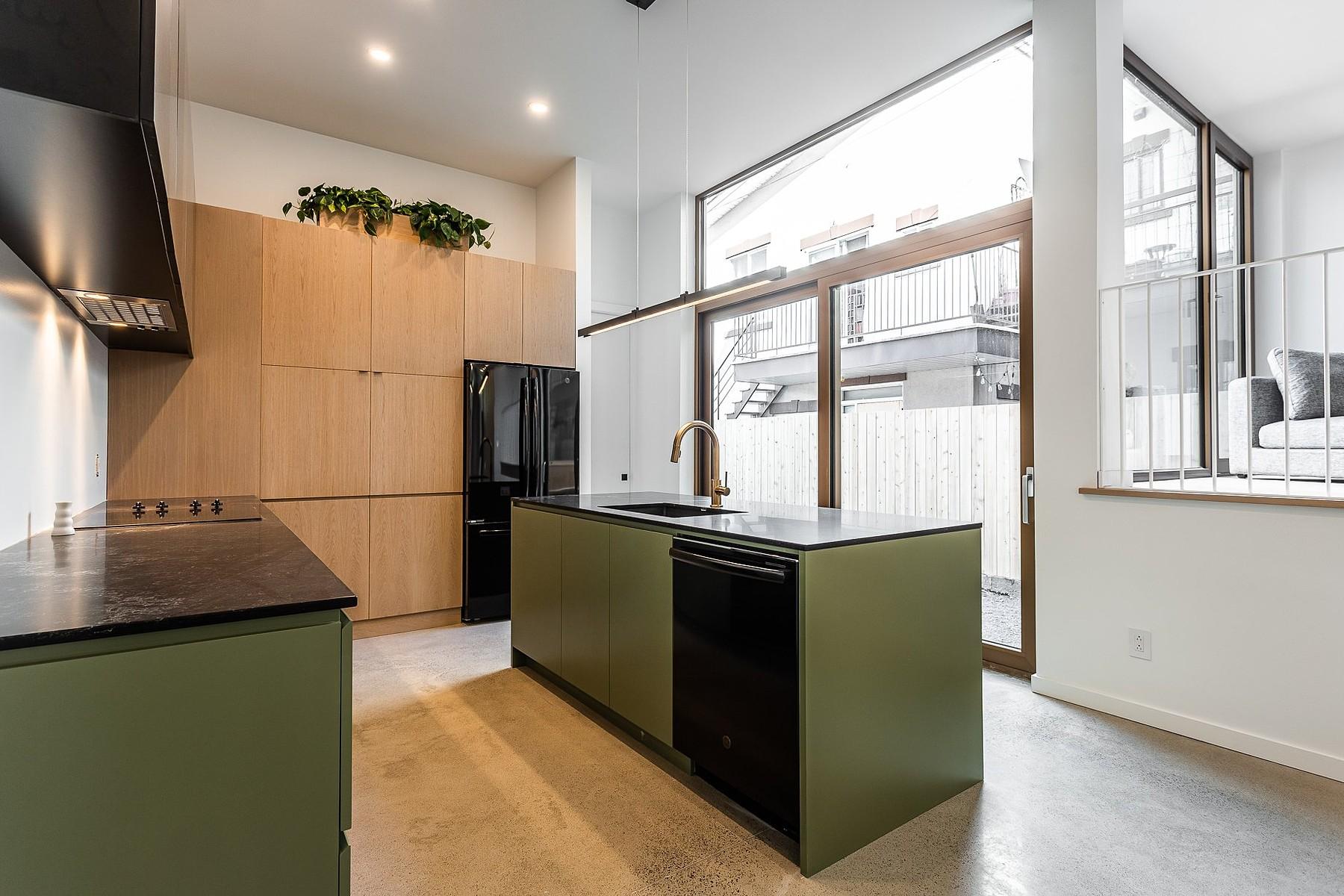 Un condo incroyablement épuré et minimaliste à vendre dans Villeray pour 750 000$!