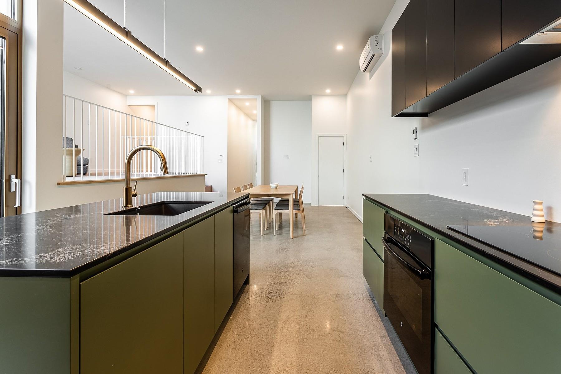 Un condo incroyablement épuré et minimaliste à vendre dans Villeray pour 750 000$!