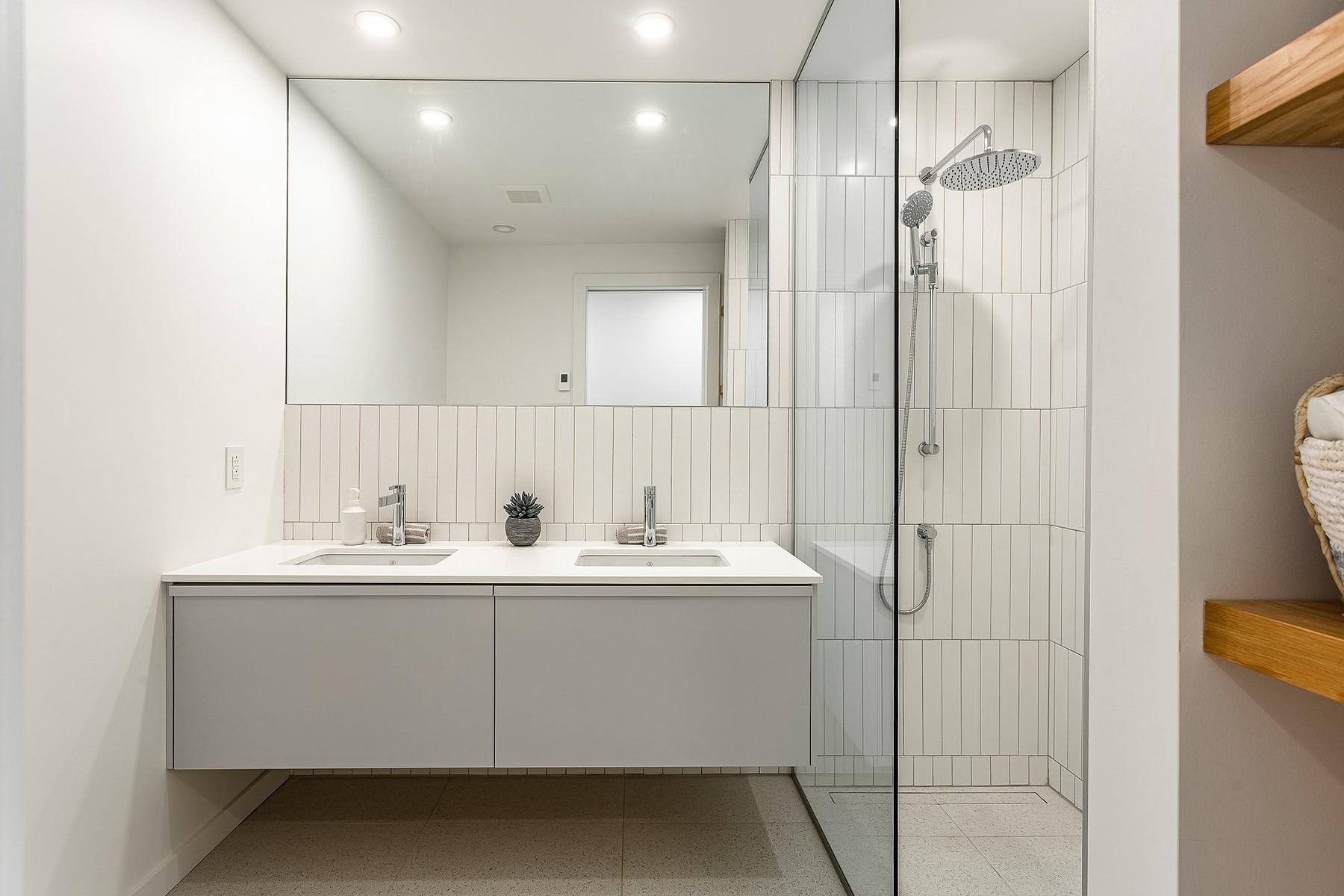 Un condo incroyablement épuré et minimaliste à vendre dans Villeray pour 750 000$!