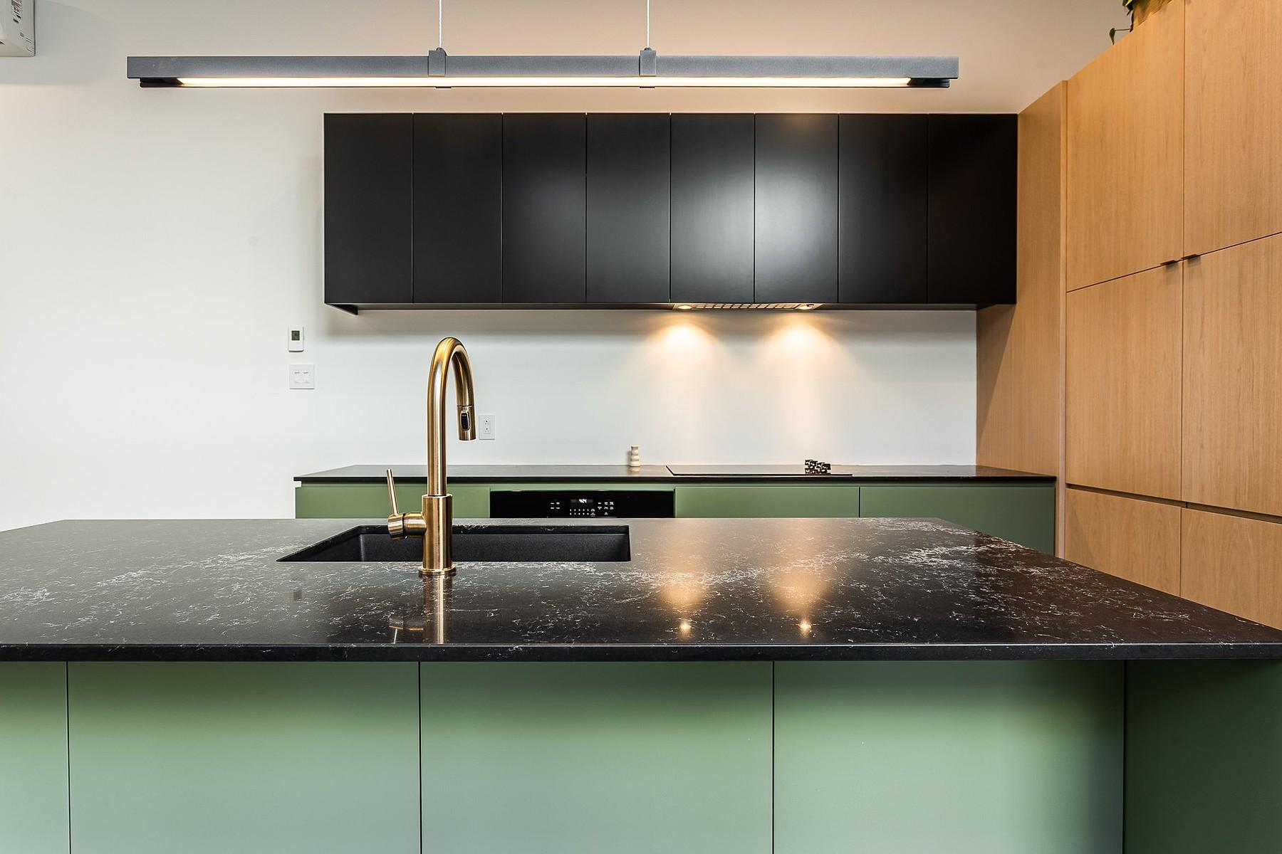 Un condo incroyablement épuré et minimaliste à vendre dans Villeray pour 750 000$!