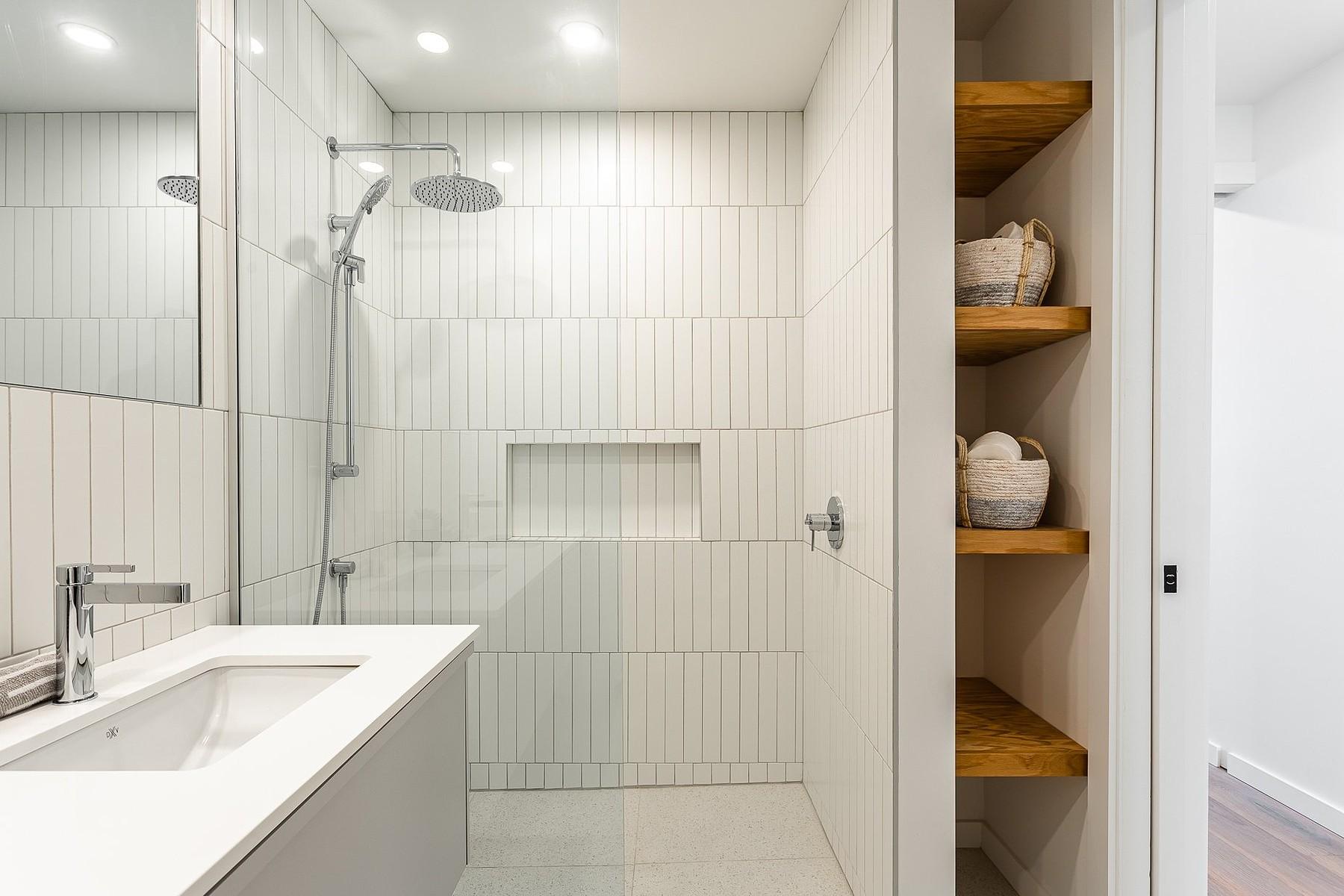 Un condo incroyablement épuré et minimaliste à vendre dans Villeray pour 750 000$!