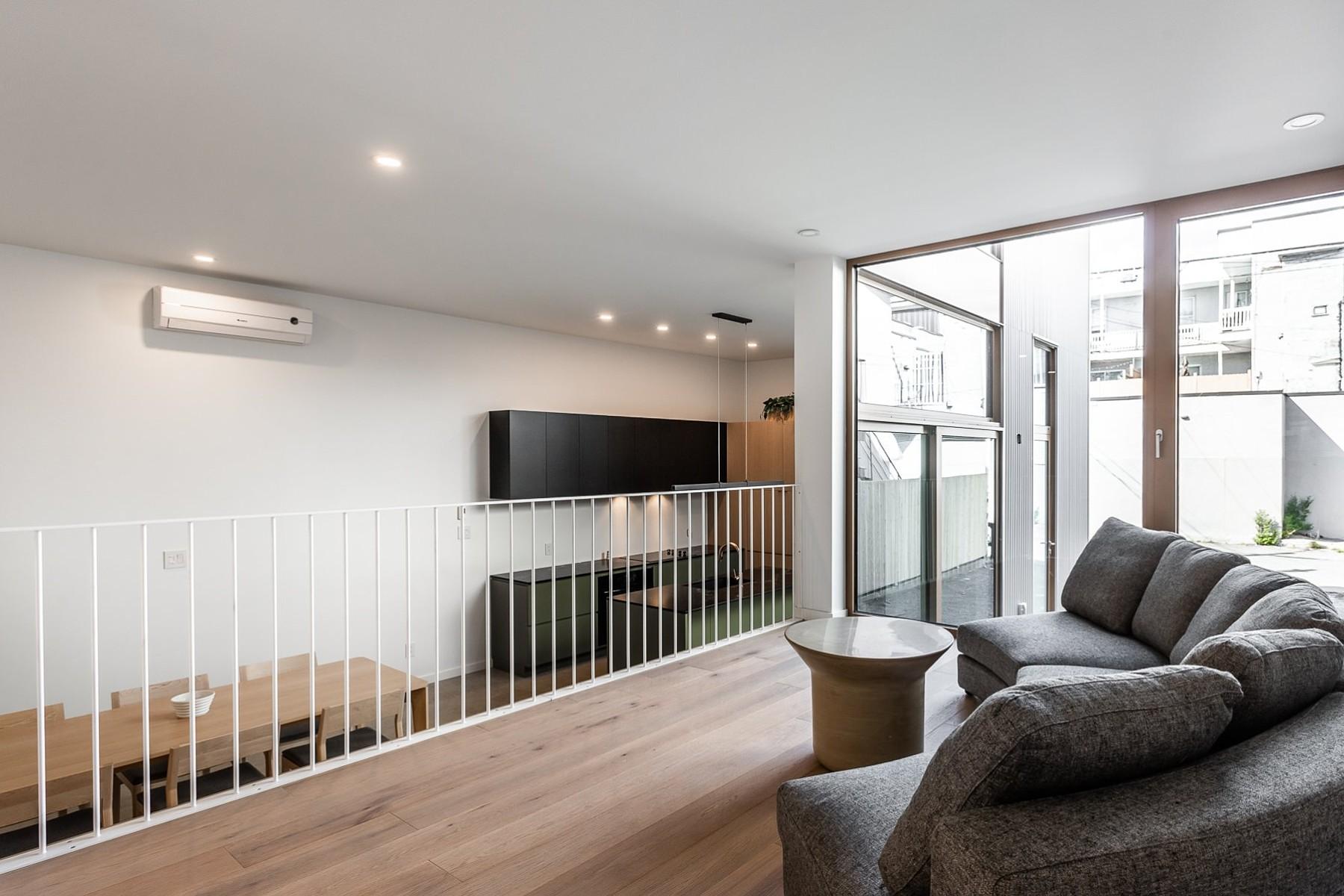 Un condo incroyablement épuré et minimaliste à vendre dans Villeray pour 750 000$!