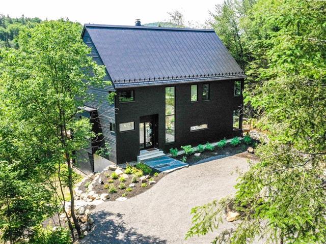 Procurez-vous ce chalet flambant neuf sur le bord de l'eau pour 1 365 000 $ (PHOTOS)