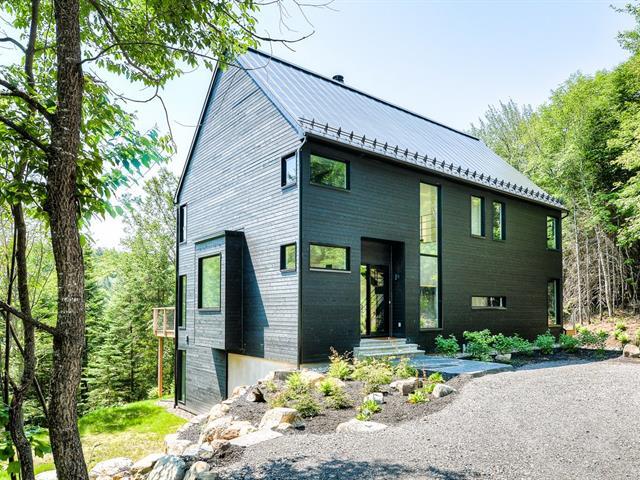 Procurez-vous ce chalet flambant neuf sur le bord de l'eau pour 1 365 000 $ (PHOTOS)