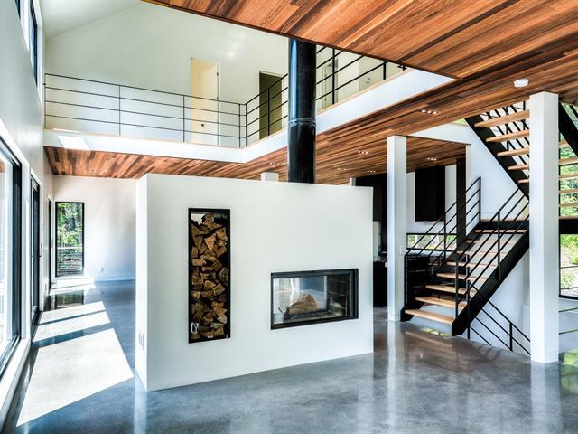 Procurez-vous ce chalet flambant neuf sur le bord de l'eau pour 1 365 000 $ (PHOTOS)