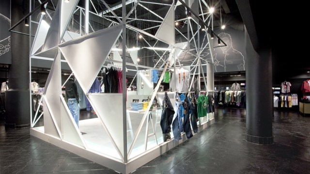 Style Exchange: 10e boutique pour une 10e année