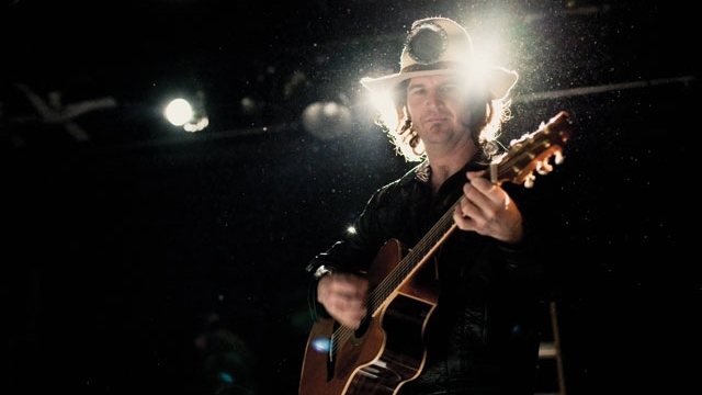 Side stage: guitares sèches pour le Show de Caro