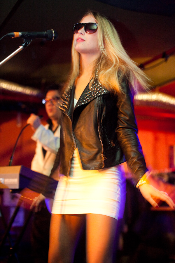 Showcase du MEG: Onomatops!, Golden Collider et Axxe au Divan Orange