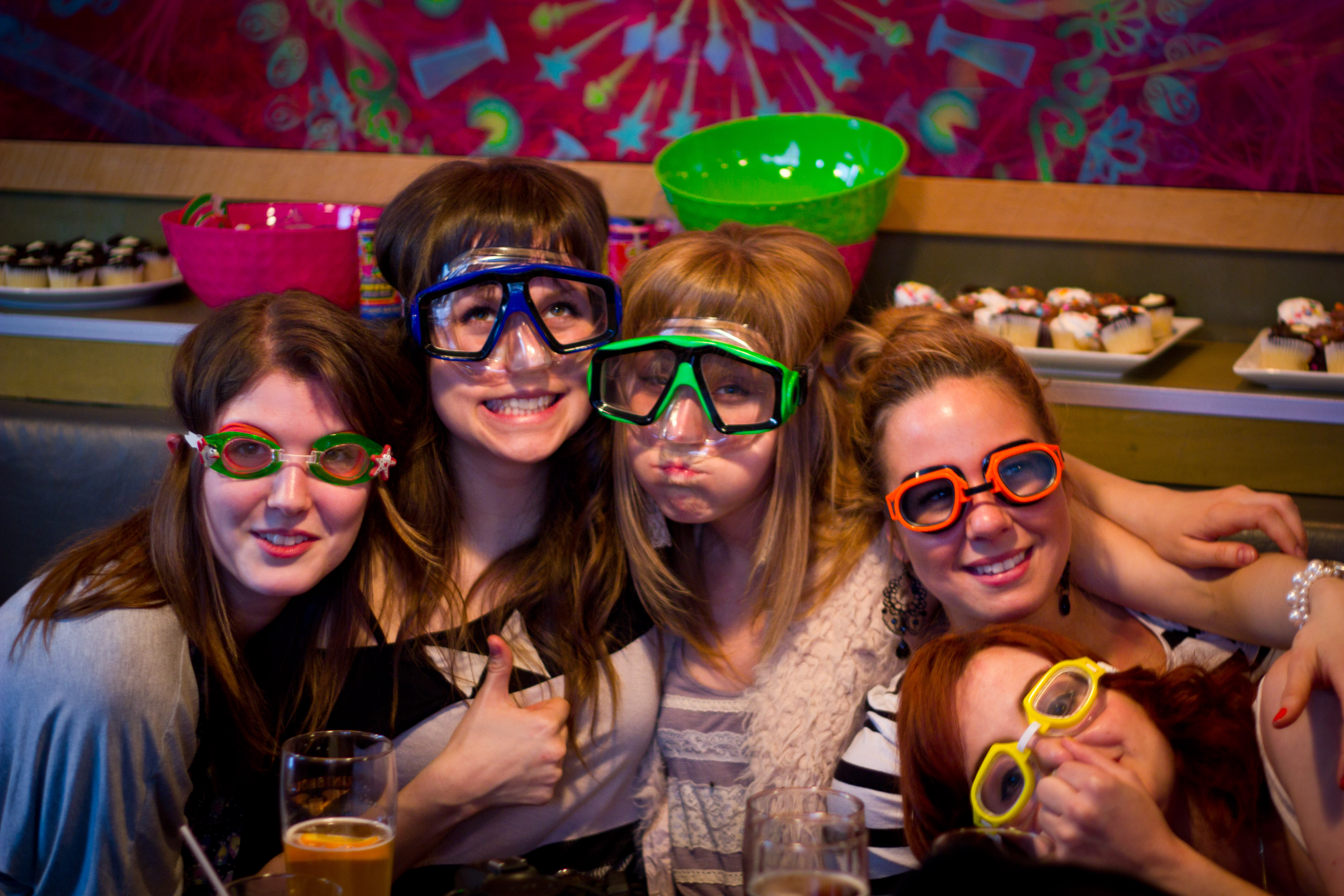 5 à 7 NIGHTLIFE.CA part 2 = bain de foule + cupcakes + feux de bengale