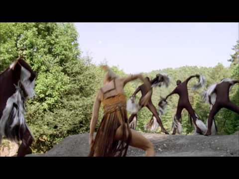 La pop danoise de Oh Land en images sur la chanson White Nights