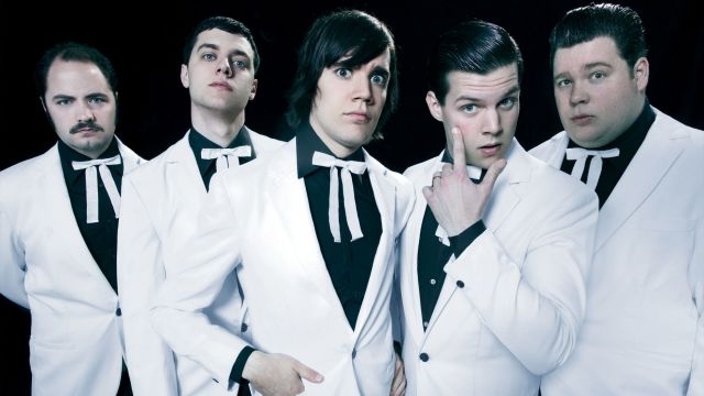 Le groupe suédois The Hives s’inspire d’un vieux classique pop pour sa nouvelle chanson