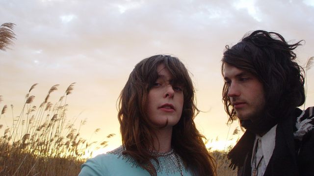 Le réputé duo dream-pop Beach House garde le cap dans sa solide nouvelle chanson