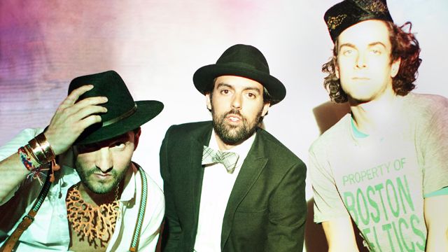 Tu dois écouter l'excellent nouvel album de Radio Radio