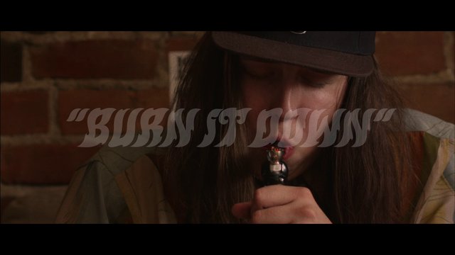 Le street clip du rappeur Isaiah Toothtaker est une parodie trash qui te montre tout ce que tu ne dois pas faire