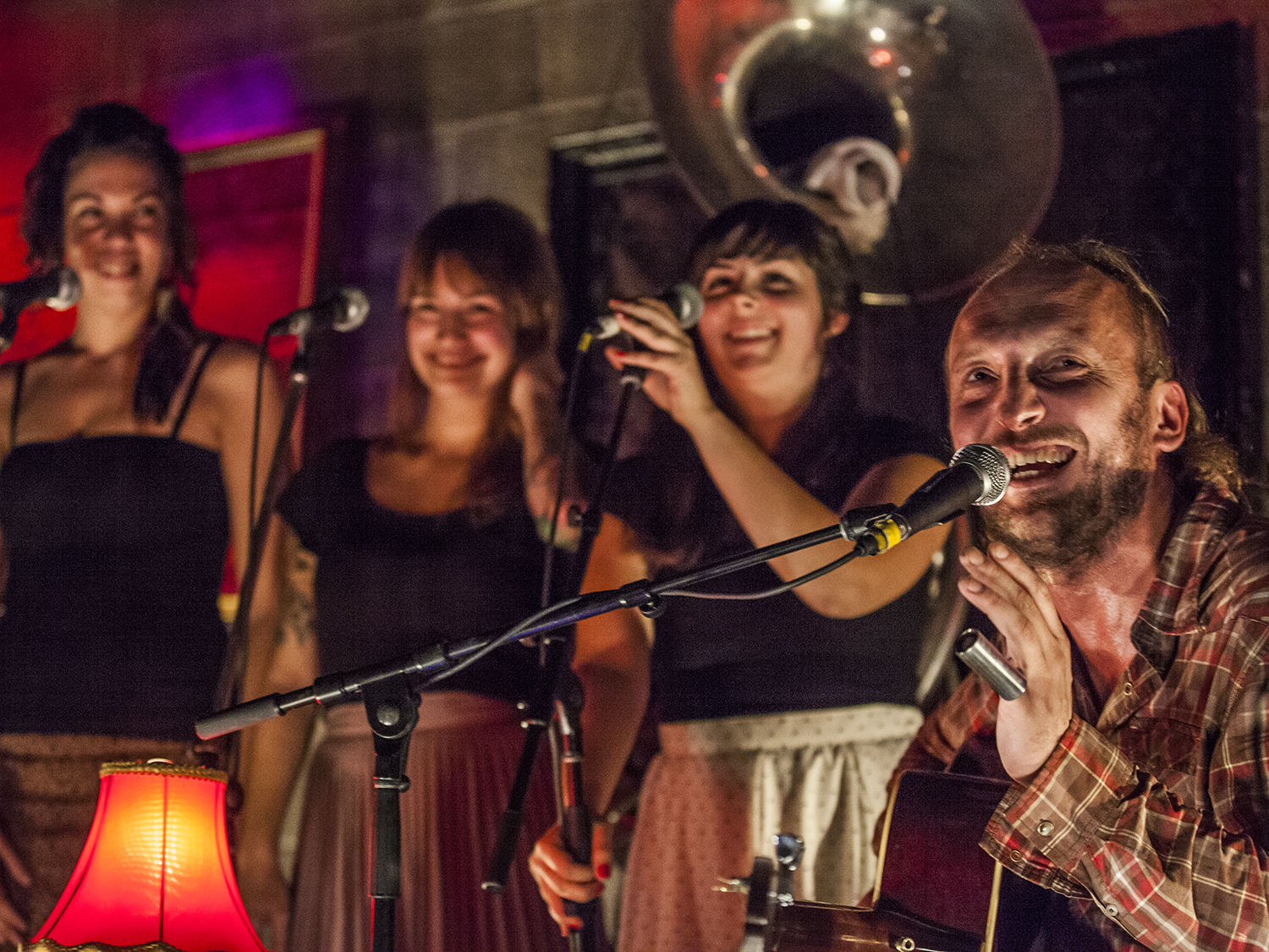 En photos, Bernard Adamus lance son nouvel album «No 2» aux Foufs