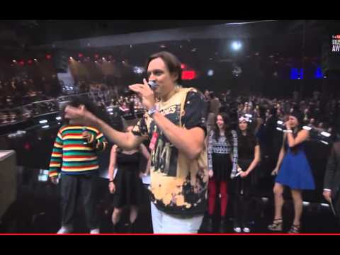 Win Butler se prend pour Kanye West à la première édition du YouTube Music Awards