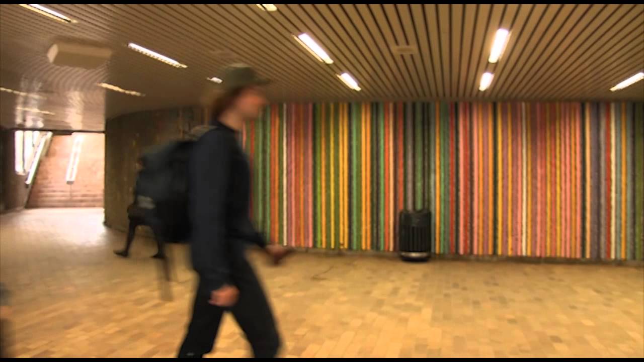 On découvre le joli art printanier de MU à la station Champ-de-Mars