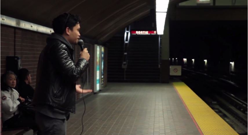 C'est pas facile faire un show d'humour dans le métro!