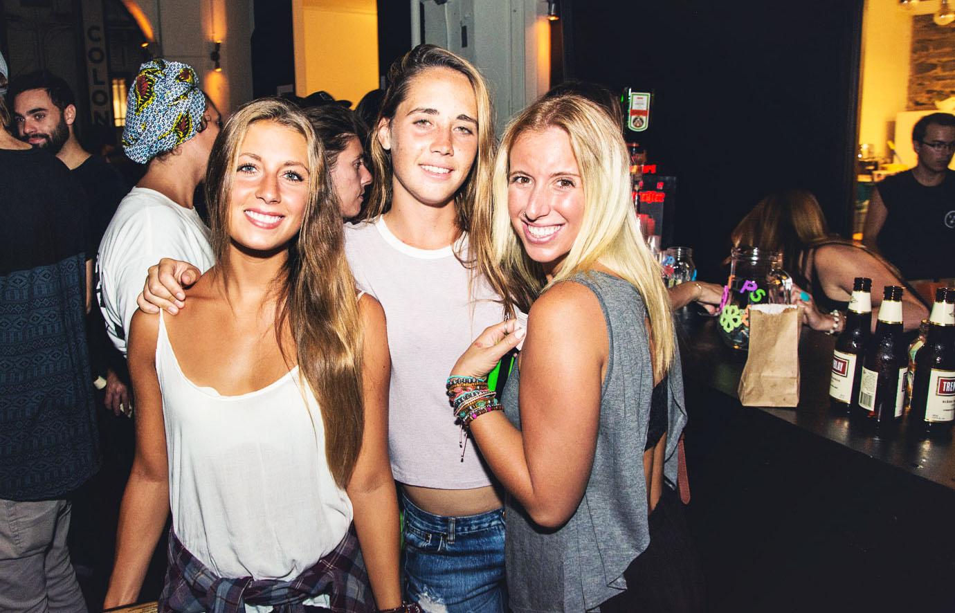 Projection de Globe en collaboration avec Ouisurf et party complètement cinglé au 8, rue Queen!