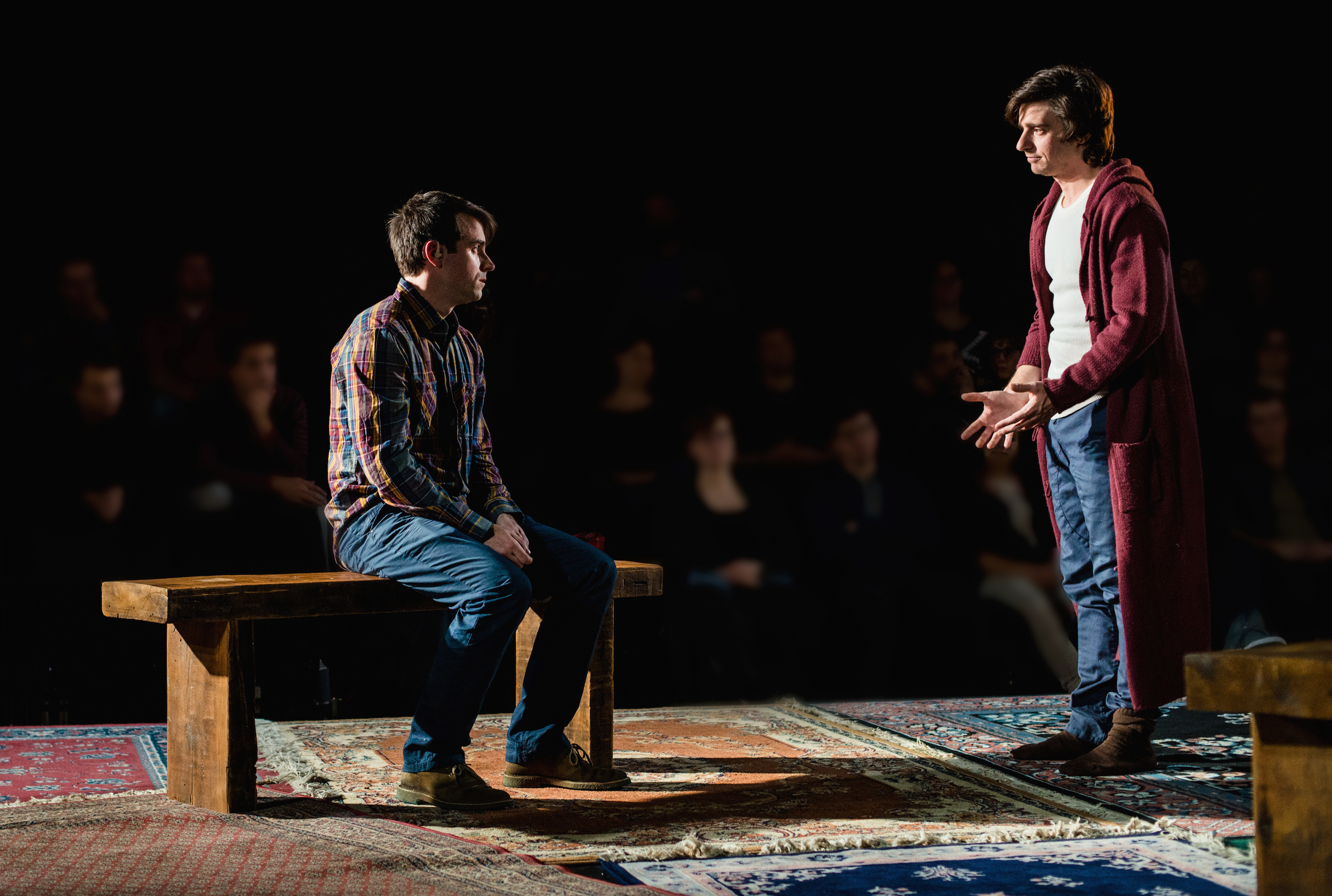 Critique de la pièce «Tribus»: une immersion tout en beauté dans l’univers méconnu des personnes sourdes