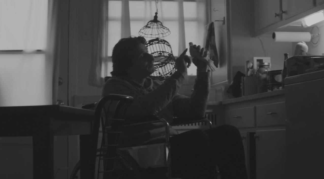 Un clip émouvant et surprenant signé Akim Gagnon, pour la dernière toune de Philippe Brach, C'est tout oublié