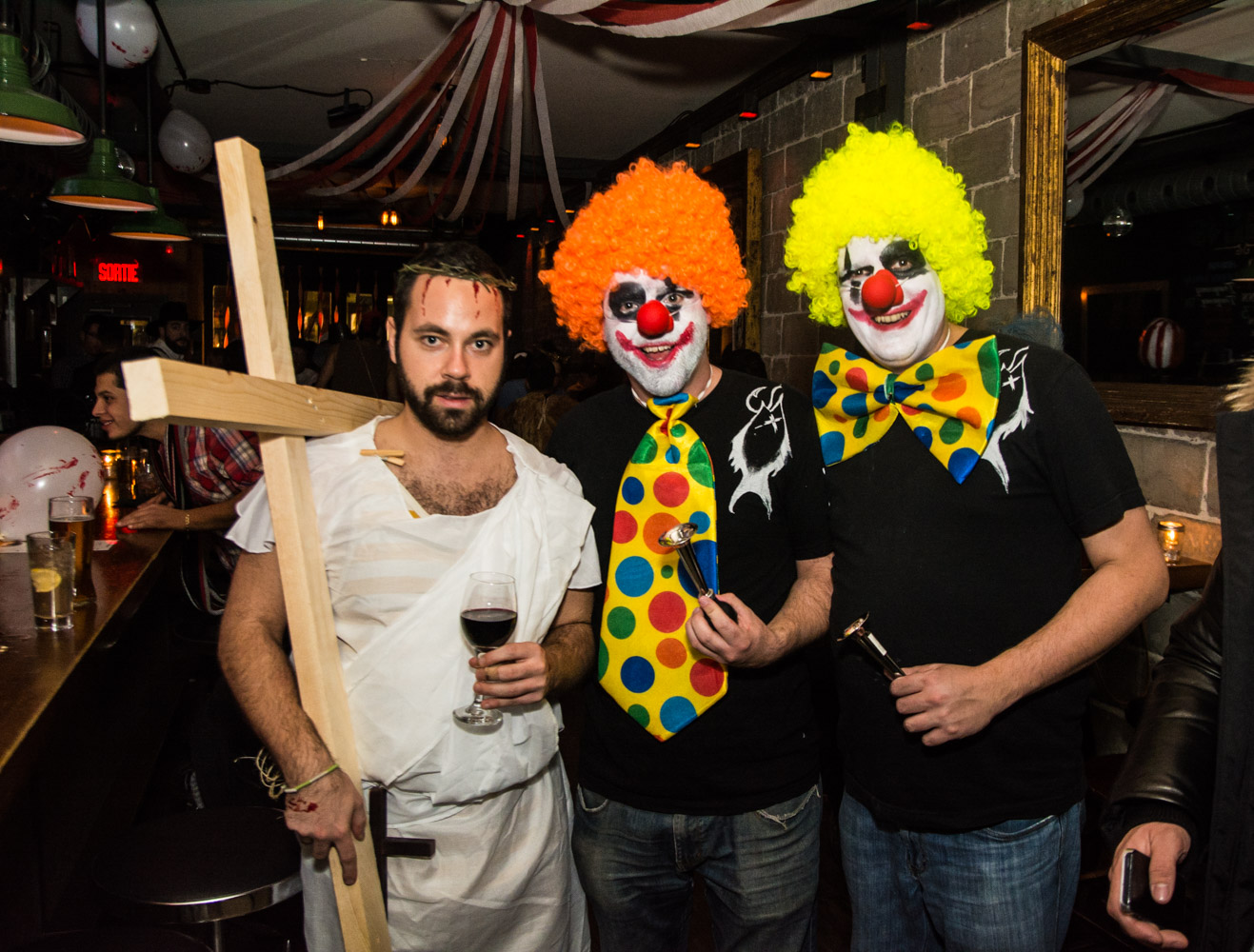 Un vrai Freak Show avec Jésus, des clowns et des Amish au Pourvoyeur pour l&rsquo;Halloween