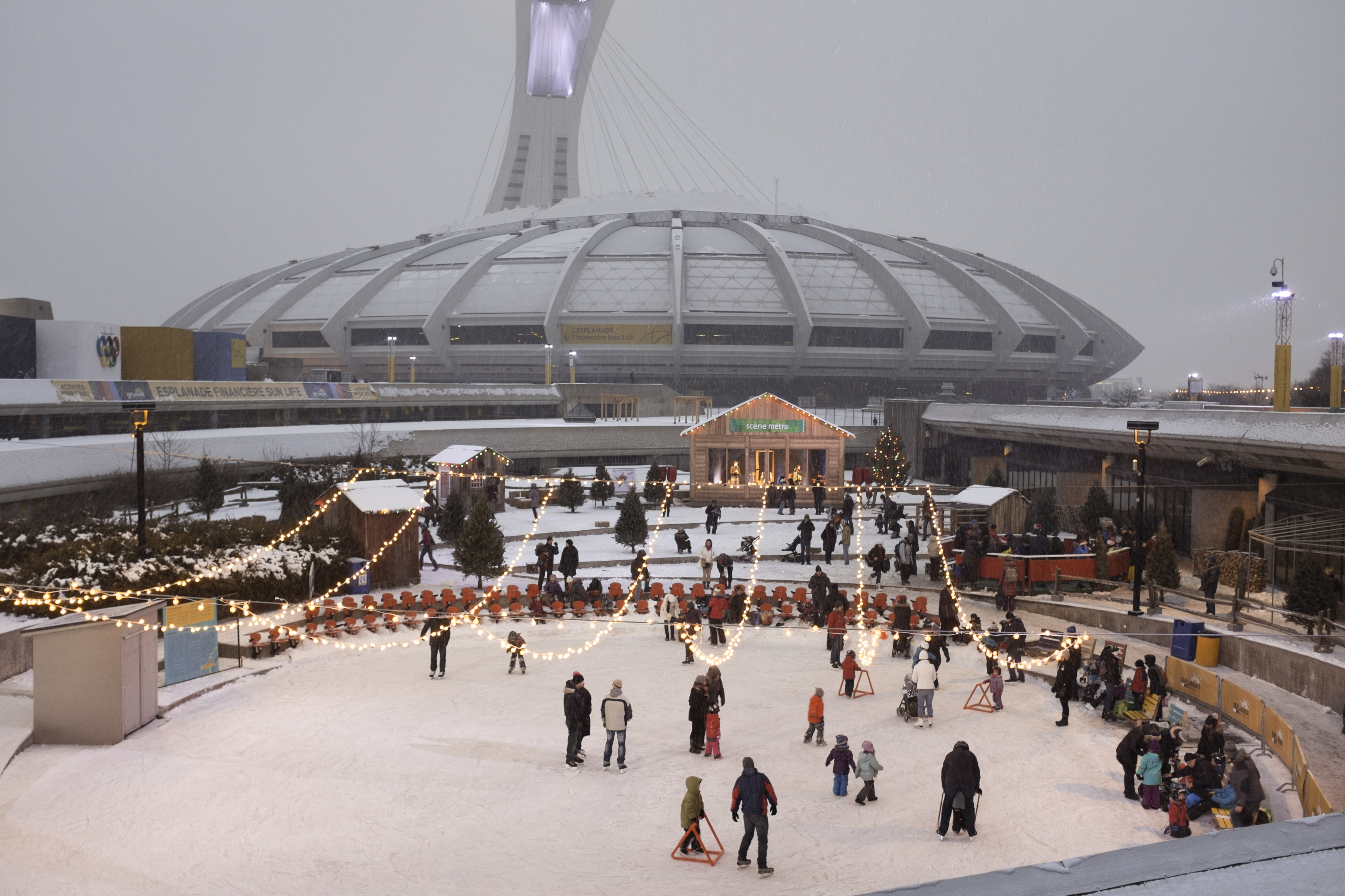 WOW! Une patinoire gratuite près du Stade olympique tout l'hiver!