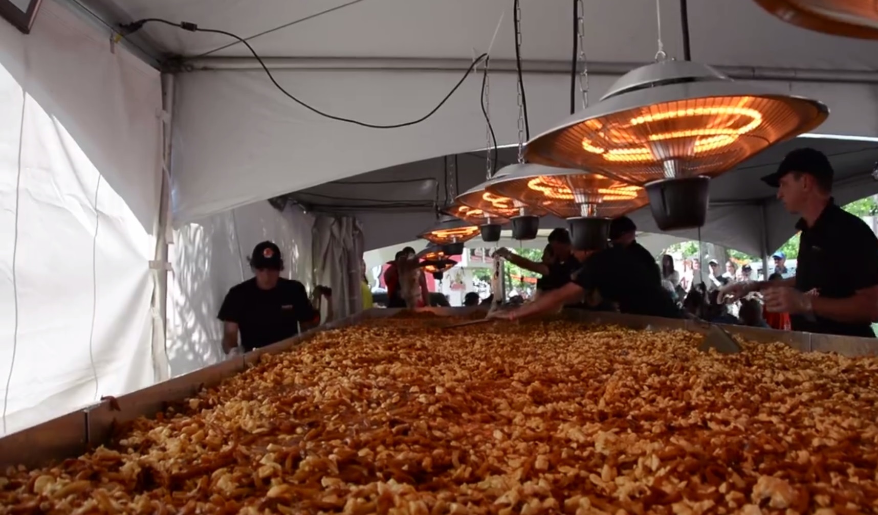 La plus grosse poutine au monde voit le jour à Trois-Rivières