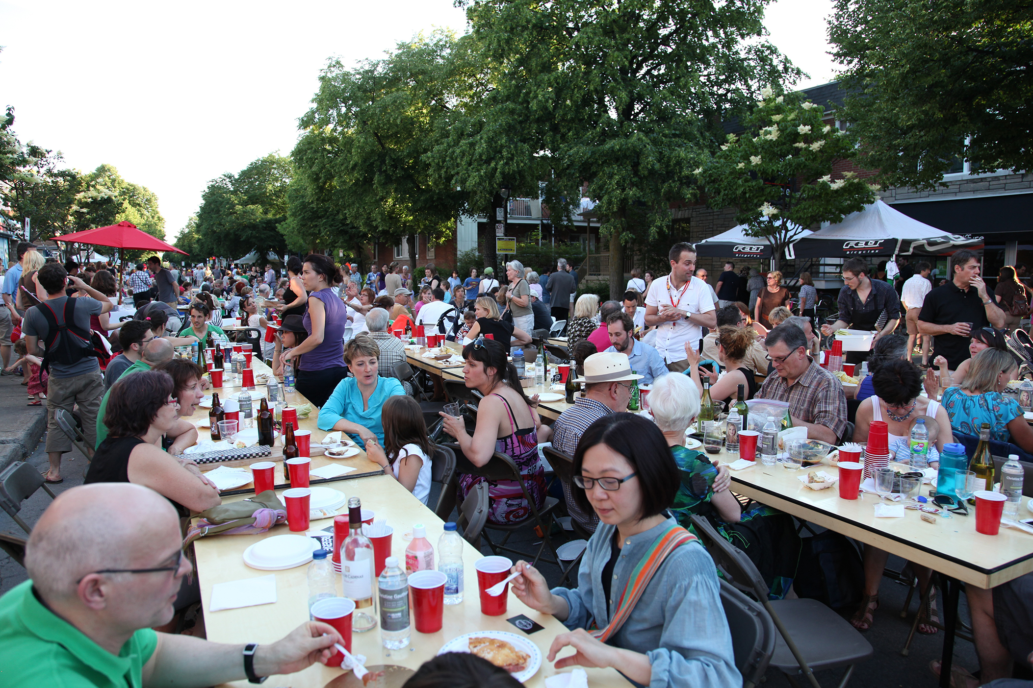 Une salle à manger «apportez votre vin» à ciel ouvert sur Fleury Ouest