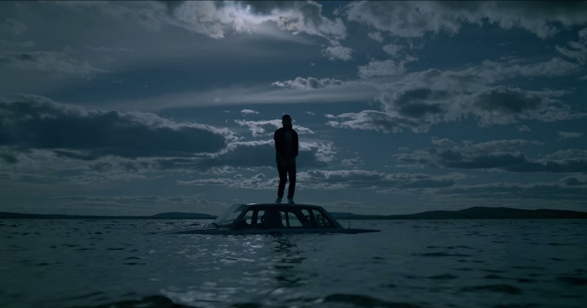Loud Lary Ajust disent adieu à la Blue Volvo dans un tout nouveau clip