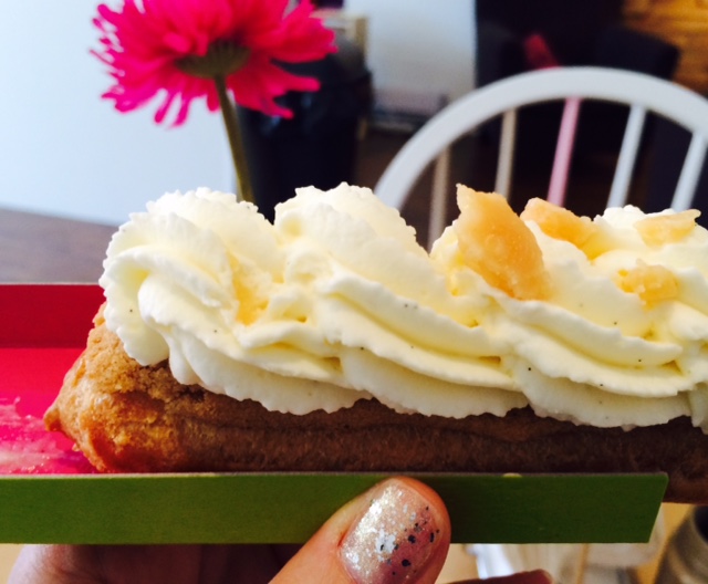 Un café en un éclair: la nouvelle pâtisserie qui rend le Village encore plus coloré !