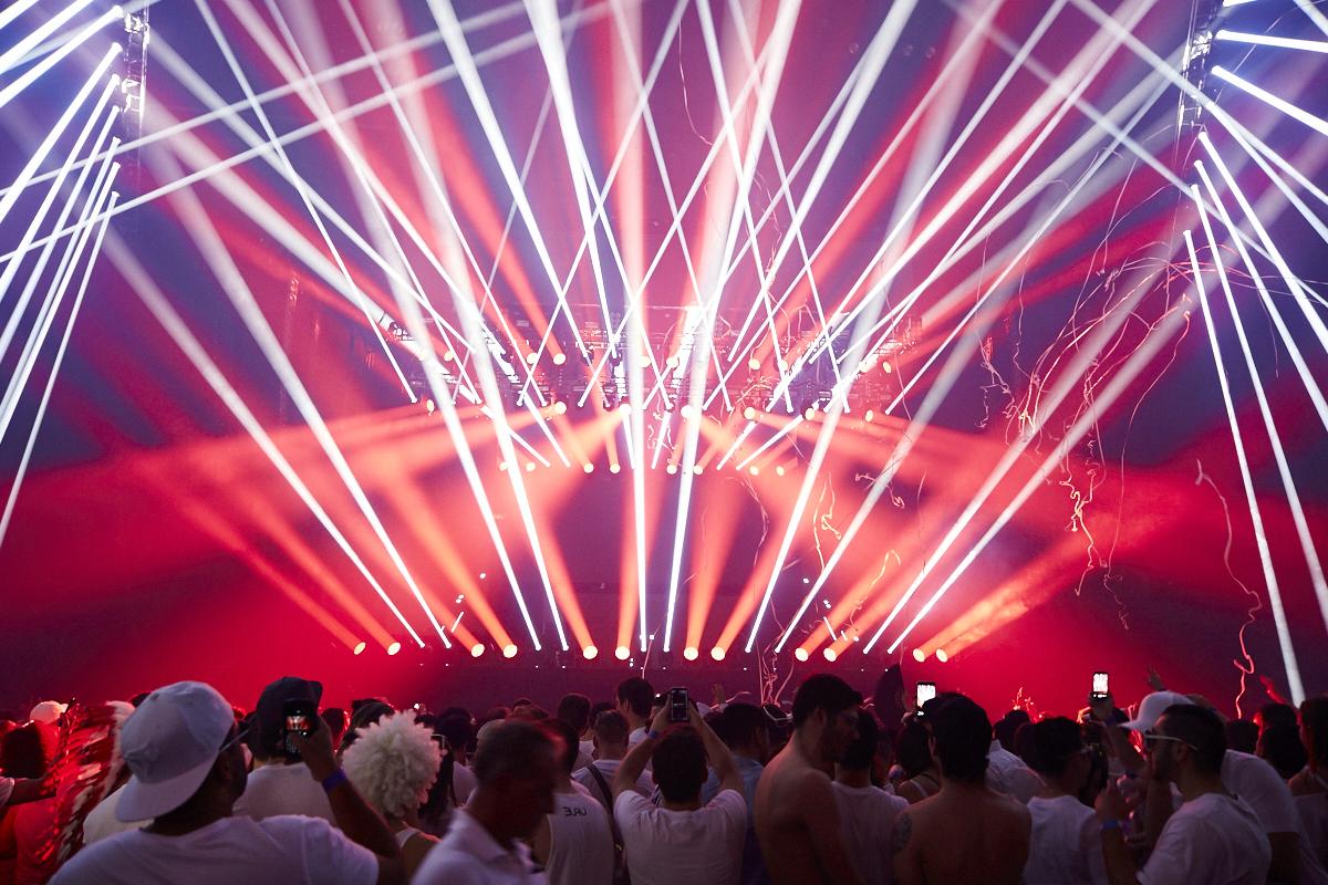 18 artistes qui seront au Bal en Blanc ce dimanche