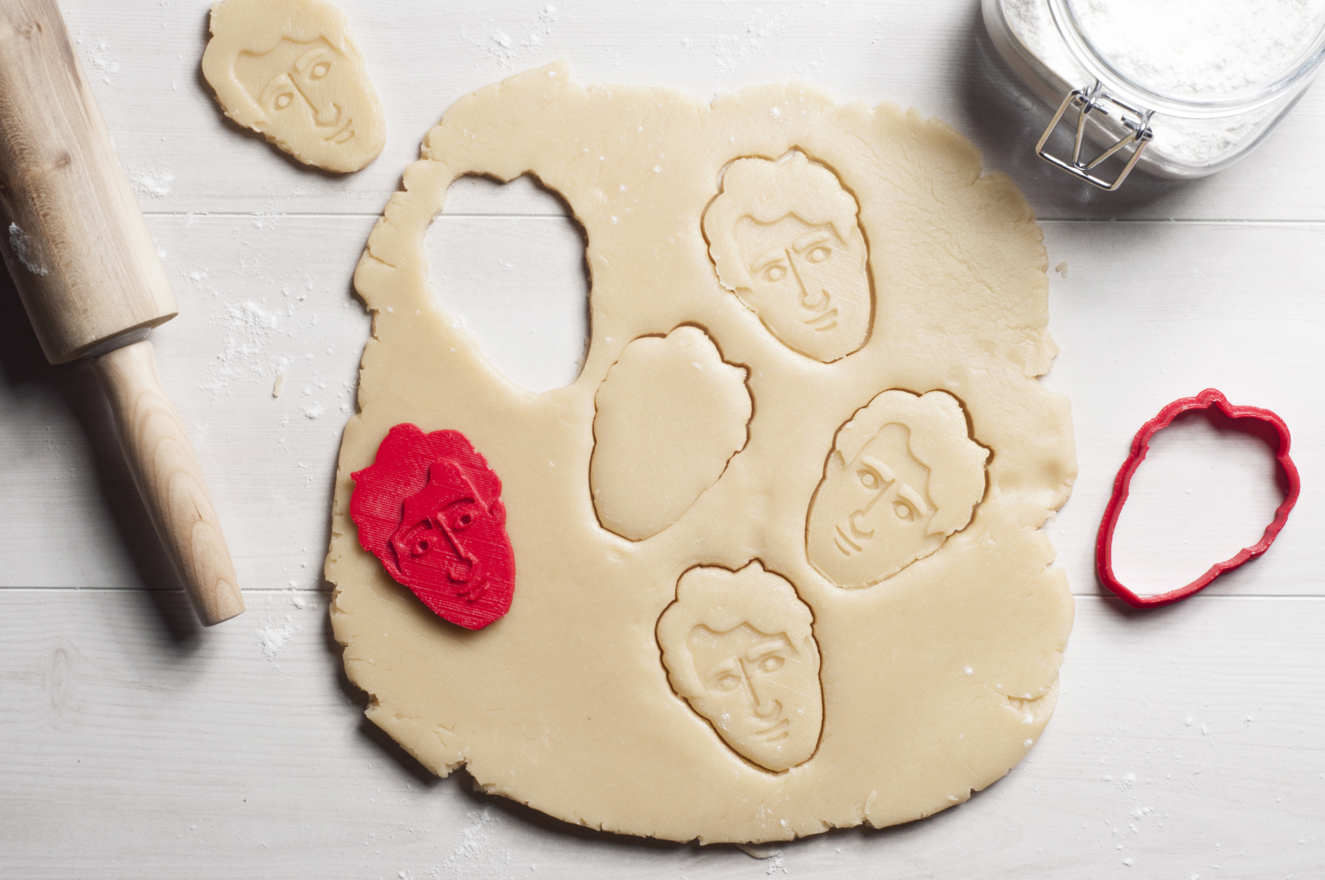Tu peux maintenant faire des biscuits en forme de Justin Trudeau. HAHAHA!