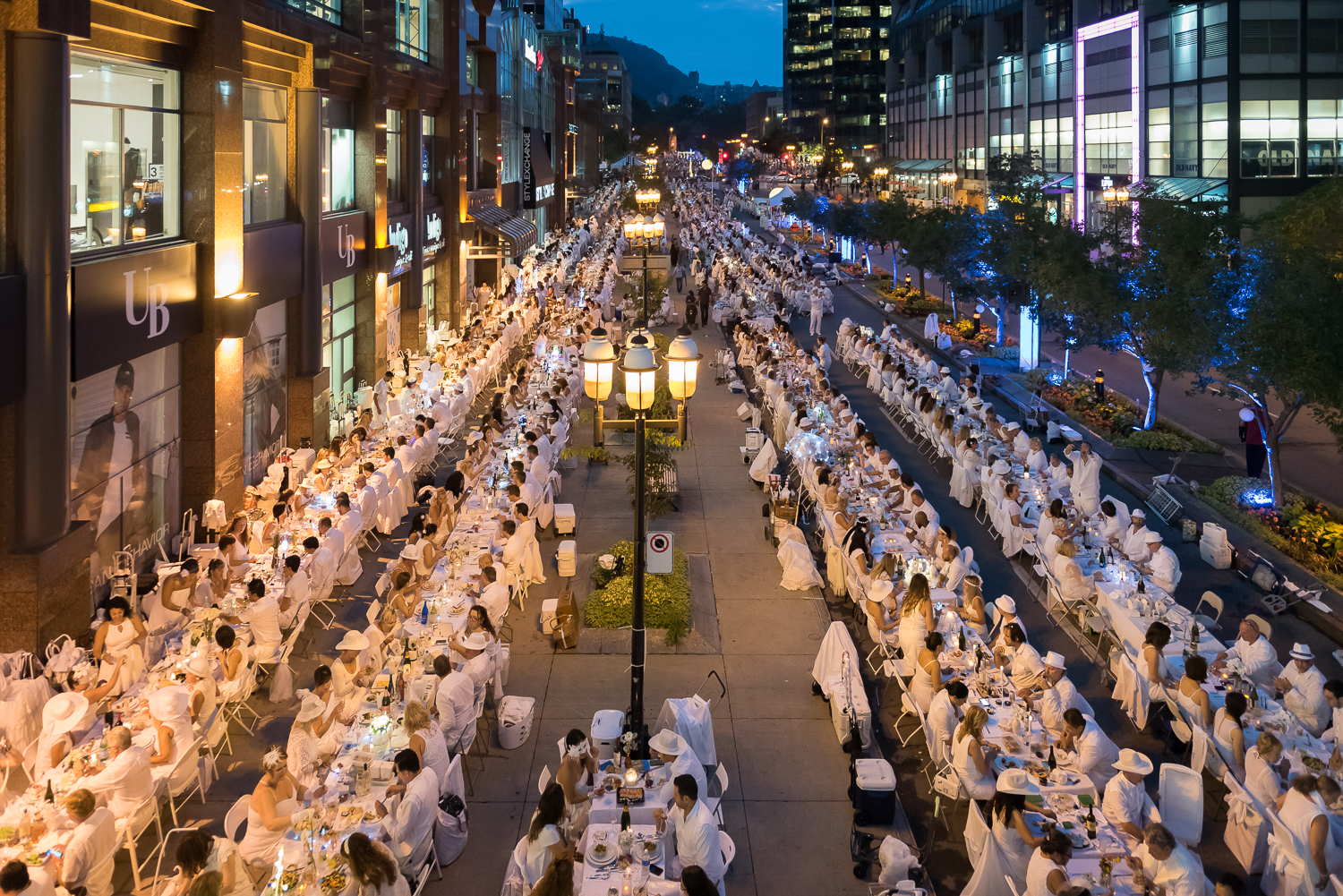 5000 personnes rassemblées pour le Dîner en Blanc au centre-ville de Montréal