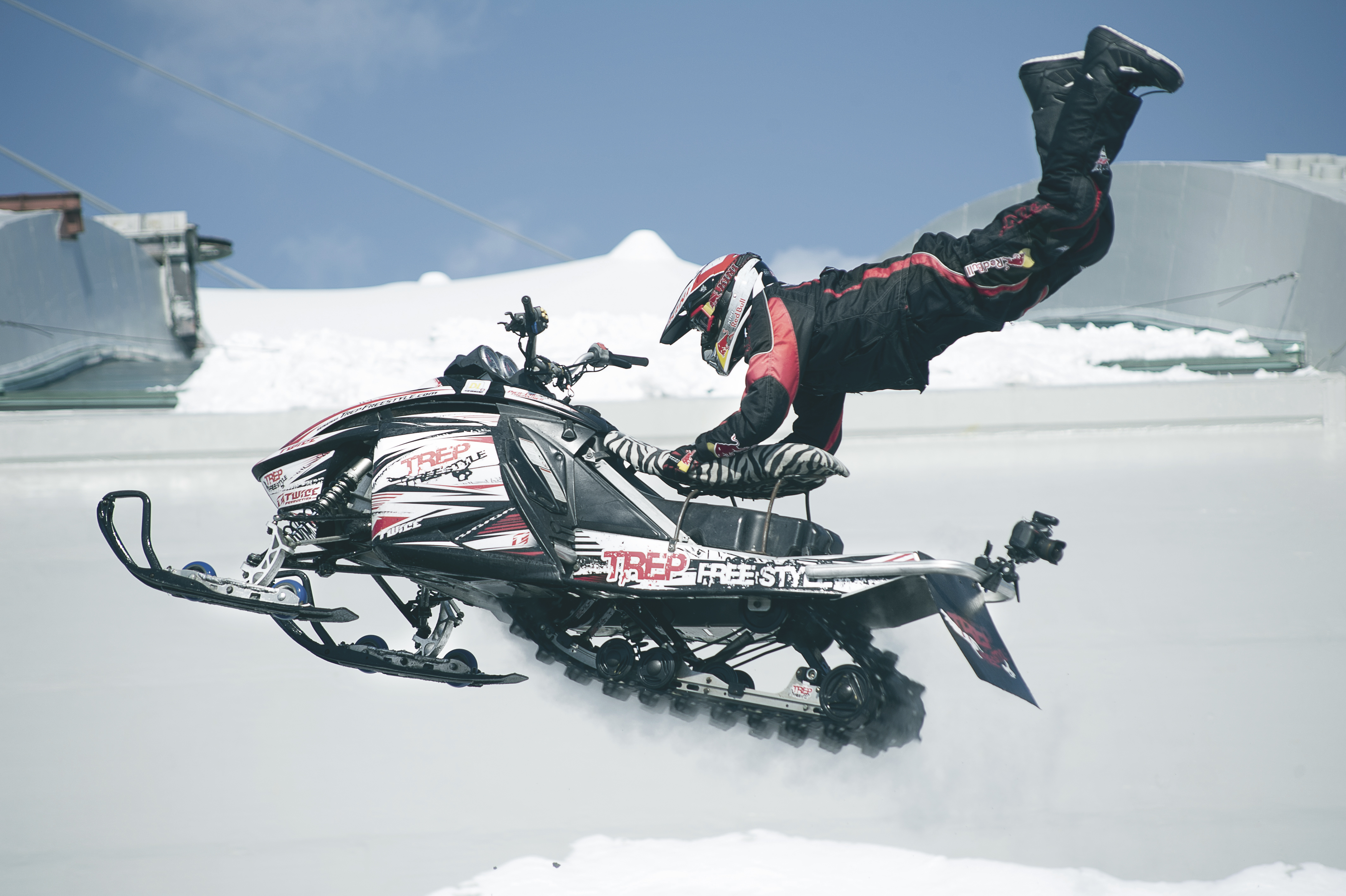 Le centre-ville de Montréal se transformera en méga piste de motoneige extrême!