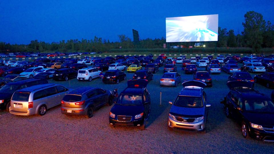 Un cinéparc près de Montréal commence sa saison TRÈS bientôt