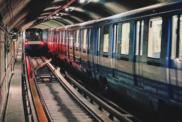 Voici ce qui se passe quand tu dois évacuer le métro dans le tunnel (VIDÉO)