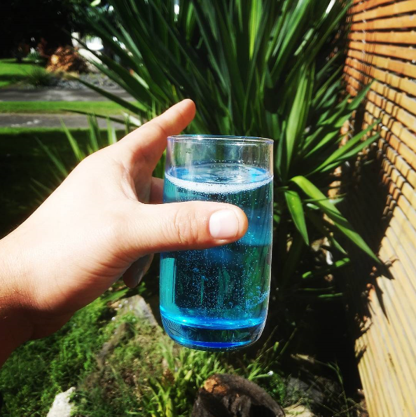 10 photos du Prosecco bleu qui sera bientôt la nouvelle tendance sur Instagram